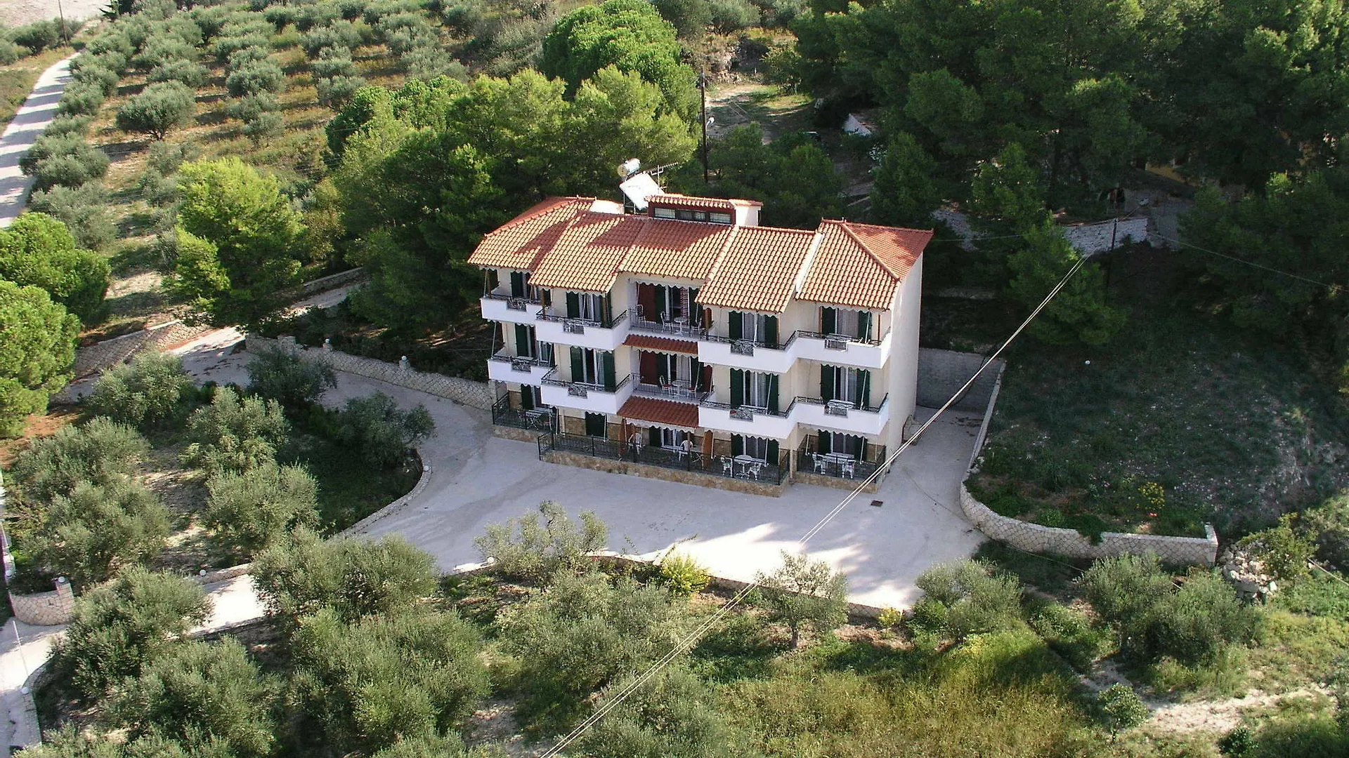 Almyros Studios & Apartments contacts